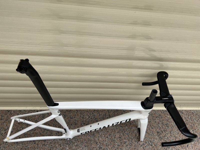 S works deals tarmac white